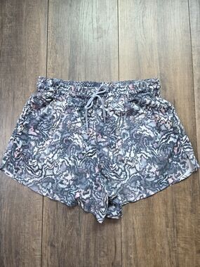 Athleta Women's Crossroads Shorts Kinetic Abstract Print